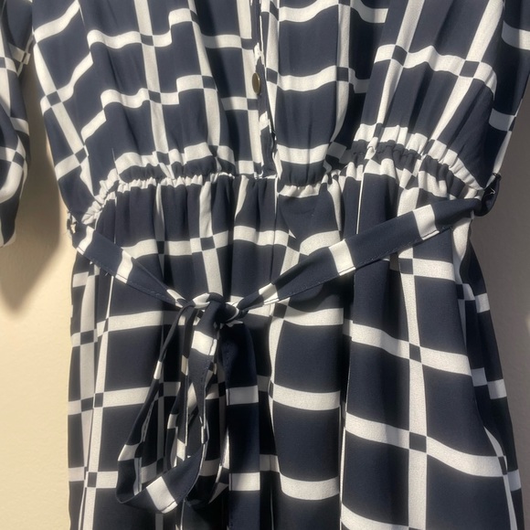 Papaya blue and white windowpane pattern romper, 3/4 sleeve size small - Picture 12 of 14